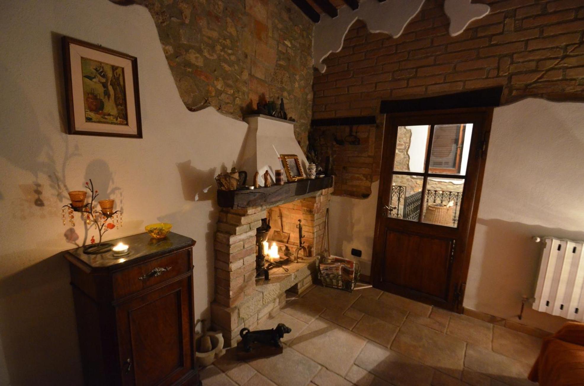 شقة La Divina Dimora Il Castello Degli Spiriti Magni Montepescali الغرفة الصورة