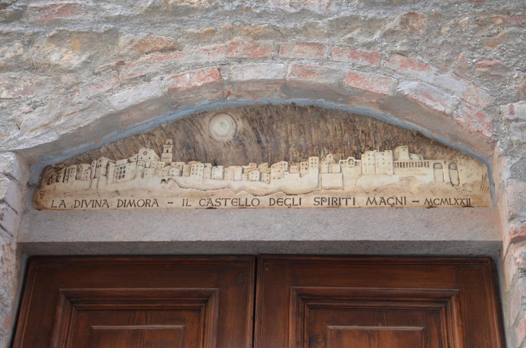شقة La Divina Dimora Il Castello Degli Spiriti Magni Montepescali الغرفة الصورة